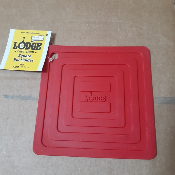 NWOT Lodge Seasoned cast iron skillet ONLY 10.25 inch with free POT HOLDER - Picture 7 of 8